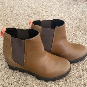 Youth Girls Sorel booties size 2